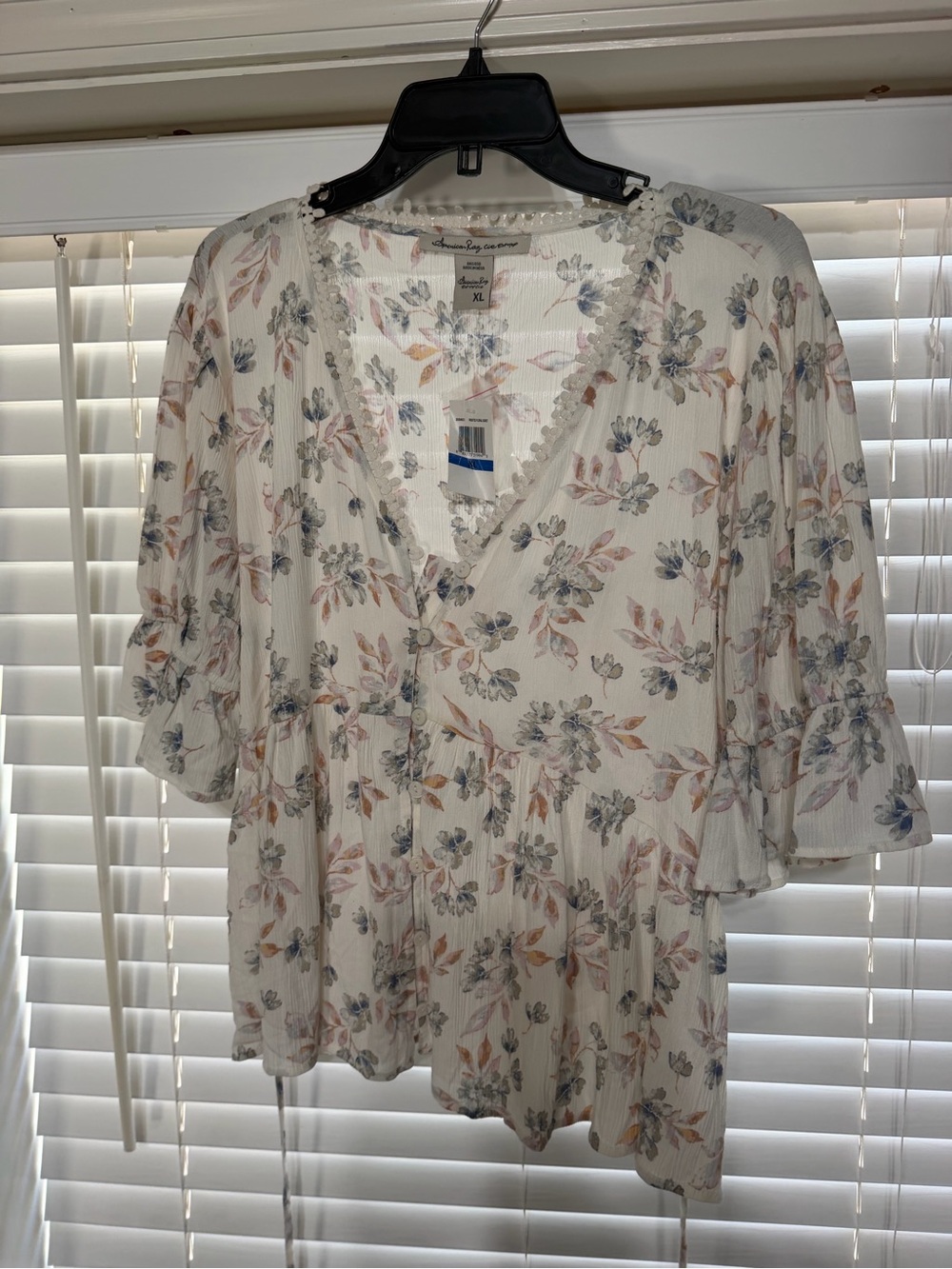 American Rag White Floral V-Neck Peasant Blouse